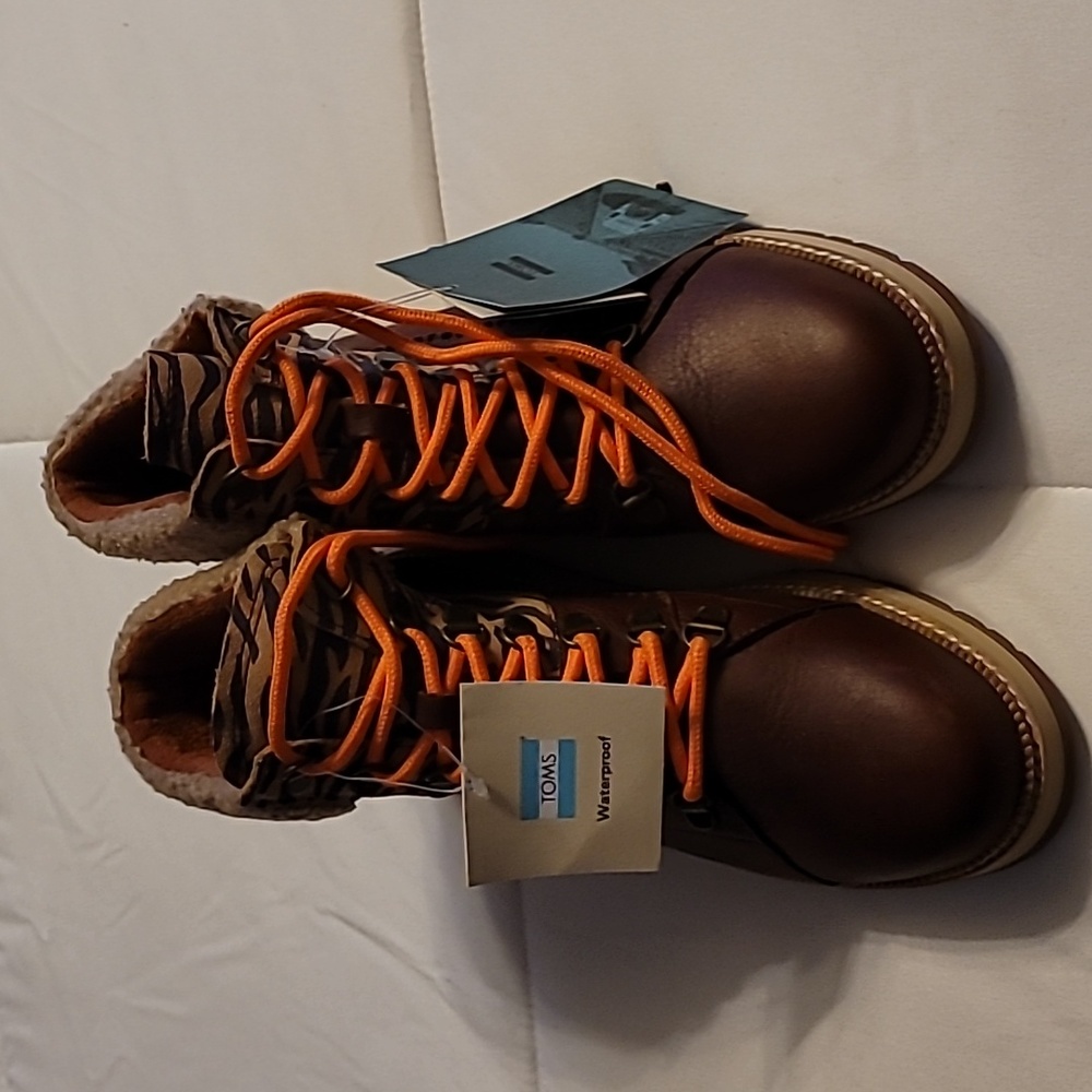 NWT TOMS size 8 Leather Zebra Print Ankle Boots